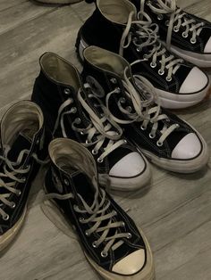 Converse Aesthetic, Fotos Ideas, Converse Shoes, Keds, Book Worth Reading, Worth Reading, Converse, Reading