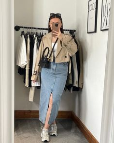 Concert Ootd Ideas, Concert Outfit Modest, Denim Skirt And Sneakers Outfit, Concert Outfit With Sneakers, Modest Outfit, Stylish Fall Outfits, Quick Outfits