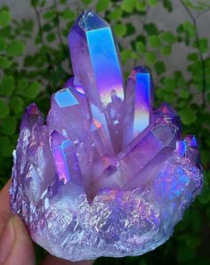 Purple Aura, Aura Quartz Crystal, Aura Crystals, Crystal Energy, Pretty Rocks, Beautiful Stones, Crystal Magic, Beautiful Rocks