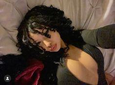 Beautiful Curly Hair, Hairdos For Curly Hair, Cute Makeup Looks, Cute Poses For Pictures, Escape Room, Attractive People, Cute Poses, Cute Selfie Ideas, Pretty Selfies