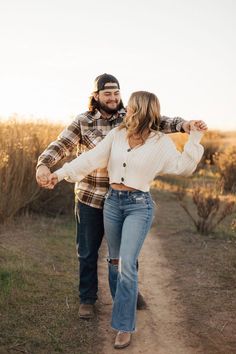 20+ Fall Couple Photoshoot Ideas 2024 You Gotta Try