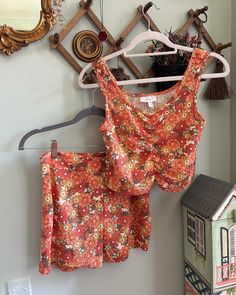 NWT matching 2 piece retro flowers set! Size medium Orange Floral Print Sets For Spring, Vintage Floral Print Sets For Spring, Orange Floral Print Spring Sets, Summer Orange Floral Print Sets, Spring Floral Print Orange Sets, Spring Orange Floral Print Sets, Retro 2, Womens Pyjama Sets, Retro Flowers