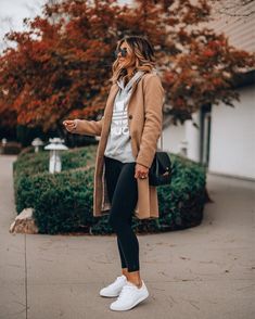 White Sneakers Outfit, Sneaker Outfits Women, Black Leggings Outfit, Legging Outfits, Trendy Fall Outfits, Looks Black, Hoodie Outfit, Trendy Fall