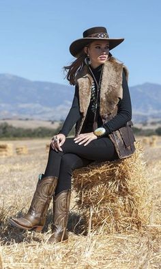 Winter Cowgirl Outfit, Western Winter Outfits, Cold Spring Outfit, Western Winter, Cowboy Boot Outfits, Winter Maternity Outfits, Winter Mode Outfits, Cowgirl Boots Outfit