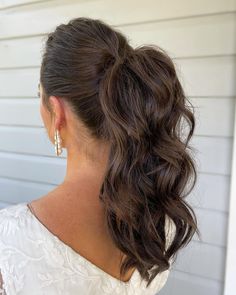 Updos Ponytail, Ponytail Bridal Hair, Ponytail Updos, Updo Messy, Messy Ponytail Hairstyles, Bun Outfit, Wedding Ponytail Hairstyles, Fancy Ponytail, Bridal Ponytail