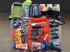 Bug Bag, Zombie Gear, Emergency Planning, Bag Supplies, Survival Hacks, Emergency Prepardness, Bush Craft, 72 Hour Kits