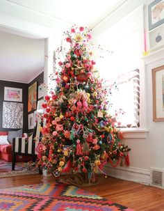 Bohemian Funk Granny Chic Dream Tree! Boho Christmas Tree, Whimsical Christmas Trees, Holiday Inspo, Boho Chique, Christmas Tree Inspiration, Christmas Inspo, Granny Chic