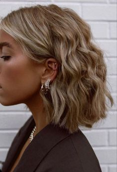 Best Bob Haircuts, Pool Hairstyle Ideas, Blonde Hair Inspiration, Pool Hairstyles, Beach Hairstyles, Short Blonde Hair, Bob Haircuts, Beach Hair