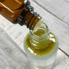 easy, natural DIY hair growth tonic recipe with essential oils - strengthens hair, moisturizes, prevents breakage for thick, fast growing hair {DIY hair growth, natural hair growth, essential oil recipes, essential oil uses, oils for hair, lavender essential oil, peppermint essential oil, rosemary essential oil, cedarwood essential oil} Hair Growth Conditioner, Anti Frizz Serum, Anti Frizz Hair, Hair Growth Secrets