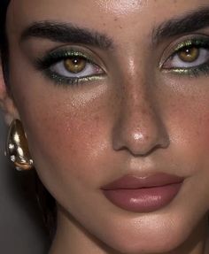 Boho Makeup Ideas, Green Eye Makeup, Maquillage On Fleek, Inspo Makeup, Smink Inspiration, Green Makeup, Green Eye, Makijaż Smokey Eye, Dope Makeup