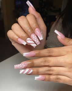 Christmas Nails Pink And White, Christmas Nails Pink, Holiday Nail Polish, Acrylic Toe Nails, Christmas Gel Nails, Girly Acrylic Nails