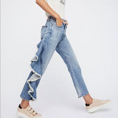 Never Worn Citizens Of Humanity Jeans With Ruffle Flare On Side. Fall Denim Trends, Skirt Diy, Denim Inspiration, Denim Ideas, All Jeans, Women Fashion Edgy, Fall Denim, Trendy Swimwear, Double Denim