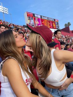 outfit inspo, usc aesthetic, gameday outfit, friend, football Usc Aesthetic, Bff Outfit, Usc College, College Romance Books, College Football Outfits, Los Angeles Aesthetic, College Gameday Outfits, 10 Year Plan