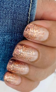 Blush Pink Nails Rose Gold, Peach And Glitter Nails, Copper Sparkle Nails, Bridal Nails Wedding Rose Gold, Fall Wedding Nails For Bridesmaid, Rose Gold Glitter Tip Nails, Wedding Nails Gold Glitter, Bridesmaid Nails Rose Gold, Gold Glitter Dip Nails