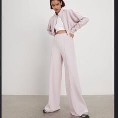 Zara Wide Leg Pants In Lavender/Mauve Color. Never Worn And Would Be Great For The Fall! Make Me An Offer Zara Wide Leg Pants, Printed Cropped Pants, Bambi Disney, Satin Trousers, Baggy Trousers, Comfortable Leggings, Loose Trousers, Flare Trousers, Pleated Pants