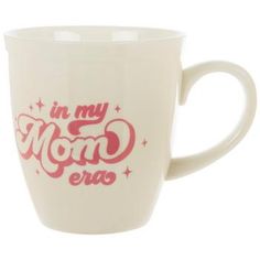 a coffee cup with the words in my mom's eyes on it and stars