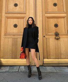 Afbeelding ontdekt door Minnie Todd. Ontdek (en bewaar!) je eigen afbeeldingen en video's op We Heart It Aimee Song, Family Picture Outfits, Picture Outfits, Business Outfit, Black Women Fashion, Rainy Day Outfit, Black Mini Skirt