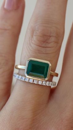 Bijoux Art Nouveau, Bling Rings, Ring Ideas, Dream Jewelry, Jewelry Inspo, Emerald Ring, Jewelry Trends, Bling Bling, Beautiful Rings