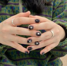 Star Nail Art Short Nails, Short Nails Witchy, Short Painted Nails Design, Emo Nail Ideas Short, Short Black Nails With Stars, Short Dark Gel Nails, Seventeen Inspired Nails Kpop, Simple Nail Ideas Black, Halloween Nail Art Short Nails