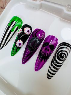 Reusable Spooky nails for halloween party with 3D gel Spider and eyeballs. Every detail handmade by me. Green color glows in the UV light 💚🕷️👁️👻 TRACKING NUMBER AVAILABLE FOR ALL ORDERS Handmade press-on nails crafted by a professional nail tech. 💅🤓   In the picture, you see an example of one hand in a medium stiletto shape.   You can choose another shape and length 📐 Feel free to message me for a different design choice: I can create different colors or designs, just write me a message, Halloween Press On Nail Designs, Pink Purple Halloween Nails, Halloween Nails 3d Art, 3d Spider Nails, Halloween 3d Nails, Bright Halloween Nails, Bettle Juice Nail Ideas, Beetlejuice Nails Acrylic, Halloween Nails 3d