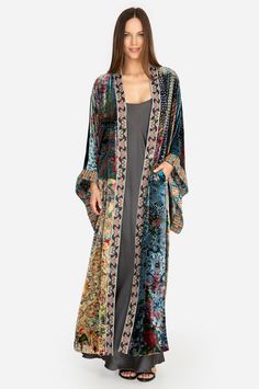 Long Silk Kimono, Kimono Online, Kimono Outfit, Velvet Kimono, Mode Boho, Nice Clothes, Boho Chic Outfits, Boho Kimono