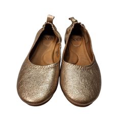 Elevate Your Shoe Game With These Sofft Shoes In A Beautiful Soft Gold Color. These Ballet Flats Feature A Round Toe Shape And A Slip-On Closure For Easy Wear. The Shoes Are Made Of High-Quality Leather With A Leather Lining Material That Ensures Maximum Comfort. The Shoes Come In A Women's Size 6 M And Are Perfect For Any Casual Occasion. The Outsole Material Is Rubber, Which Provides Durability And Support. The Shoes Also Feature A Metal Theme And A Kenny Character Accent. Get Yourself A Pair Cheetah Style, Grey Loafers, Leather Loafers Women, Flats Shoes Comfortable, Sofft Shoes, Leather Loafer Shoes, Black Leather Loafers, Classic Shoes, Shoes Womens