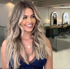 Cool Blonde Balayage On Dark Hair, Blonde Hair Morenas, Bronde Haircolor Brunettes, Balyage Hair, Blond Balayage, Brown Hair Inspo, Brunette Hair With Highlights