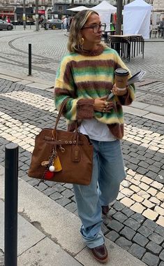 Slouchy Beanie Outfit Women, Autumn Winter Street Style 2024, Street Style 2025, Brunch Outfits Winter, Japanese Street Fashion Women, Sofia Coelho, City Outfits, Outfit Inspo Casual, Street Style Winter