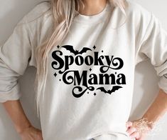 Spooky Mama Shirt, Cricut Clothes, Kid Halloween, Halloween Shirts Kids, Halloween Moms, Spooky Mama, Mom Life Svg, Cricut Png, Mama Svg