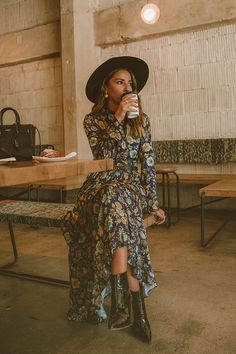 Formal Dress With Cowboy Hat, Professional Boho Outfits Women, Elegant Boho Fashion, Edgy Boho Outfits Winter, Boho Chic Fall Outfits, Boho Formal Outfit, Formal Country Outfits Women, Boho Outfits 2024, Balkan Outfit