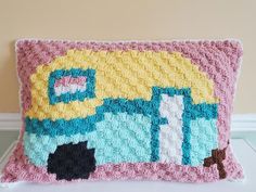 a crocheted pillow made to look like a camper trailer with the words cute camper pillow on it