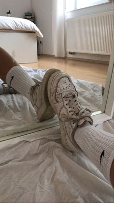 White Socks Outfit, Socks Outfit Men, Nike Socks Outfit, Stinky Shoes, White Air Forces, Keds Style, Sneakers And Socks, Nike Airforce 1, Sock Outfits