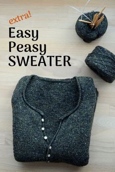 a sweater and hat are sitting on the floor next to some knitting needles with text overlay that says, easy peasy sweater