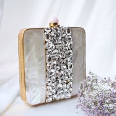 Elegant, stylish and a very unique shape. A one of a kind pieces. Based on an antique gold frame, intricately cut and detailed. The front side consists of a Mother of Pearl shell base and hand embellished work. The back side is just as beautiful with antique gold carved work. Multi-function: Velvet is used for inner lining for keep your belongings safe Every clutch is equipped with Magnetic closure easy to open and off Metal Pearl beaded sling chain (wouldn't pull your hair or dress), it can mak Glass Purse, Pearl Clutch Bag, Shell Clutch, Pearl Clutch, Bridal Handbags, Embellished Clutch, Mini Accessories, Wedding Purse, Unique Purses