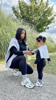 Mommy Daughter Goals Black, Mother Daughter Outfits Black, Black Mom Luxury, Mom Goals Black, Mommy Aesthetic Outfit, Future Mommy Goals, Black House Wife Aesthetic, Girl Mom Black Women, Girl Mom Aesthetic Black