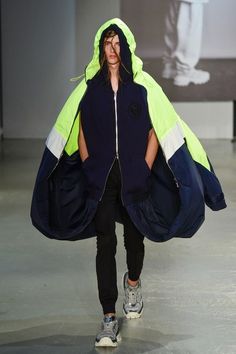 Juun.J Spring 2019 Menswear Paris Collection - Vogue Men Runway, Shoes Fashion Photography, Mens Fashion Wear, Mens Fashion Style, Mens Fashion Photography, Mens Spring Fashion, Fashion Business Casual, Oversize Fashion