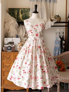 This price includes a dress (2 detachable bowknots on waist) and a free bowknot hairclip (not for sale), others are not included.   	 		 			Size 			S 			M 			L 			XL 			2XL 		 		 			Bust 			86 			92 			98 			104 			110 		 		 			Waist 			68 			74 			80 			86 			92 		 		 			Full Length 			106 			108 			110 			112 			114 Summer Cotton Dresses With Bow Print, Cotton Summer Dresses With Bow Print, Summer Cotton Dress With Bow Print, Cute White Dresses With Bow Print, Retro Spring Dresses With Bow, White Sleeveless Dress With Bow Print, Pink Cotton Dresses With Bow Print, Vintage Summer Dresses With Bow, Red Summer Dress With Bow