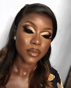 Cut Crease Eyeshadow, Beautiful Photoshoot Ideas, School Makeup, Dark Skin Makeup, Makeup Obsession, Autumn Colors, Smokey Eye Makeup