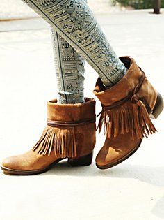 Lonesome Fringe Ankle Boot #freepeople #fallfashion #ankleboots Free People Boots, Fringe Ankle Boots, Mode Boho, Free People Clothing Boutique, Free People Shoes, Crazy Shoes, Boho Chic Fashion, Cute Shoes, Sock Shoes