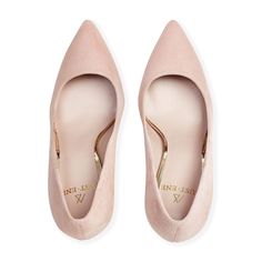 Description
Details
Shipping / Return



PUNCH SHOE IN PALE PINK SUEDE WITH THICK HEEL PLATED IN GOLD


Made of pale pink suede, Olay is a design that adapts comfortably to the foot. It's perfect for both a bridal look and a guest look, but it won't stay at the bottom of the closet after that, it's a very versatile shoe that allows you to do many combinations. Its 8.5cm heel and its internal gel padding make it an essential basic.

Its gold-plated heel gives the design personality, as well as greater durability and resistance to scratches and blows, making it a must-have. have. The pattern of our court shoe has no visible seams either on the side or on the edge, which gives an extra quality to the finish.

Its neckline reveals the toes slightly, visually lengthening the leg.


SIZING: If Pink Suede Heels With Pointed Toe, Pink Suede Heels With 4-inch Heel, Feminine Pink Court Shoes With 4-inch Heel, Pink Suede High Heels, Elegant Pink Office Court Shoes, Elegant Pink Court Shoes For Office, Pink Feminine Heels For Work, Pink Heels With 4-inch Heel For Work, Pink Chic Court Shoes For Work