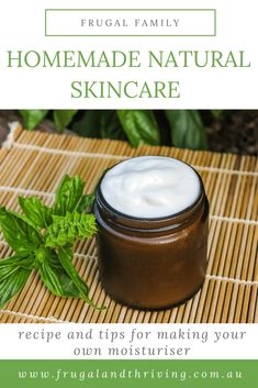 Making your own homemade moisturiser is quick and easy uses only a few ingredients - some are probably in your pantry! Here are instructions on how to do it. #diyskincare #naturalskincare Diy Face Primer, Homemade Face Wash, Diy Face Moisturizer, Natural Skincare Recipes, Homemade Moisturizer, Skin Care Toner Products, Diy Skincare, Natural Moisturizer, Skin Care Recipes