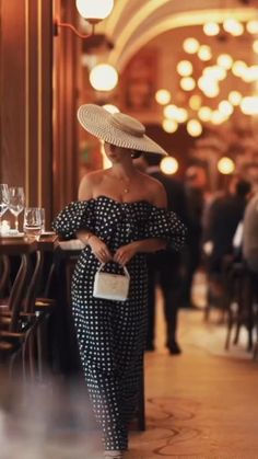 Money Dress, Elegant Style Women, Derby Outfits, Classy Winter Outfits, Unique Hats, Fair Lady, Classy Dress