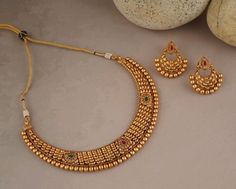 necklace Indian Gold Sets Jewellery, Stone Necklace Designs, Simple Stone Necklace, Jadau Choker, Indian Necklace Set, Indian Gold Necklace Designs, Gold Stone Necklace, Simple Necklace Designs, Indian Jewelry Set