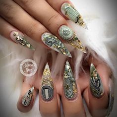 Go green or go home 💵💵💵 #nailsmagazine #nailpro #uglyducklingnails #glitternails #allpowder #notpolish #nailporn #nailswag… Nails With Money, Gangster Nails Designs, Bohemian Nails, Diva Nails, Nail Art Rhinestones, Acrylic Nails Coffin