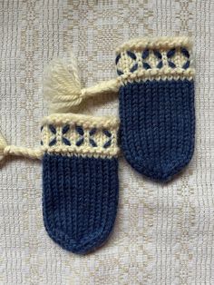 Original Lovikka mittens baby size. Warm and durable, handknitted in traditional way. small tassels as decor Material: 100 % thick sheep wool Condition: all nice, Measures : (when lying flat)  lenght 12 cm wigth wrist 6,7 cm Mohair Mittens Pattern, Newfoundland Mittens, Sheep Mittens Knitting Patterns, Selbu Mittens, Blue Mittens, Wool Mittens, Baby Size, Vintage Wool, Mitten Gloves