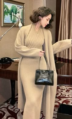 Chic Elevated Outfits, Elegant Modest Outfits, Hairstyles Old Money, Winter Outfits Business, Aesthetic Business Casual, Business Woman Aesthetic, Cute Outfits Winter, Clothes Fashion Outfits, Colors Outfit