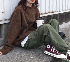 Green Converse Outfit, Converse Outfit Fall, European Outfit, Androgynous Outfits, Queer Fashion, Outfits With Converse, Androgynous Fashion, Men Fashion Casual Outfits