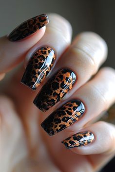 Leopard print with tiny seashell decals scattered across the nails. Christmas Lepord Nails, Dark Leopard Nails, Leopard Glitter Nails, Chetta Nails, Leopard Gel Nails, Coral Nails With Design, Character Nails, Glitter French Manicure, Chrome Nails Designs