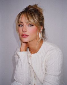 Blonde Hair With Bangs, Bangs With Medium Hair, Blonde Hair Inspiration, Fringe Hairstyles, Long Hair With Bangs, Penteado Cabelo Curto, Ideas Aesthetic, Blonde Hair Color