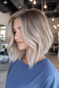 Balayage Hair Blonde Bob, Blonde Hair Inspiration Short, Short Haircut Blonde, Short Blonde Hair Bobs, Root Smudge Blonde, Dark Blonde Bobs, Bob Hair Ideas, Hair Ideas For Women, Blonde Balayage Bob